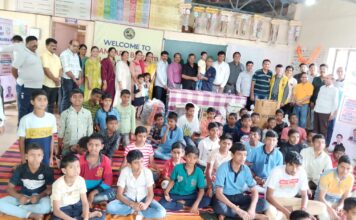 मुळशीत लायन्स क्लब लोणावळाकडून विद्यार्थ्यांची आरोग्य तपासणी, जीवनावश्यक वस्तूंचे वाटप