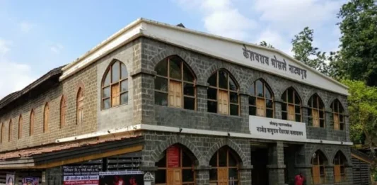 केशवराव भोसले नाट्यगृहाच्या खासगी व्यवस्थापनास रंगकर्मींचा ठाम विरोध