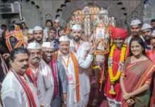 आळंदीहून ज्ञानेश्वरी पालखीचे विठू माऊली च्या गजरात प्रस्थान