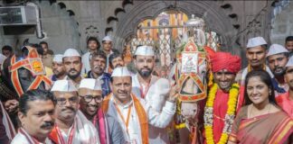 आळंदीहून ज्ञानेश्वरी पालखीचे विठू माऊली च्या गजरात प्रस्थान