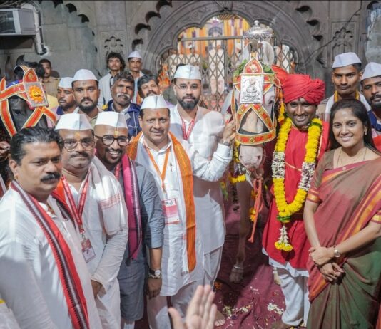 आळंदीहून ज्ञानेश्वरी पालखीचे विठू माऊली च्या गजरात प्रस्थान