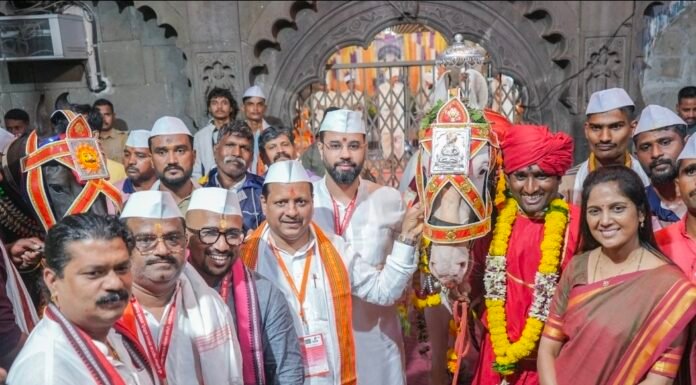 आळंदीहून ज्ञानेश्वरी पालखीचे विठू माऊली च्या गजरात प्रस्थान