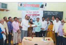 लग्नातील आहेराची रक्कम वाझे परिवाराकडून अंधशाळेला मान्यवरांच्या उपस्थितीत प्रदान