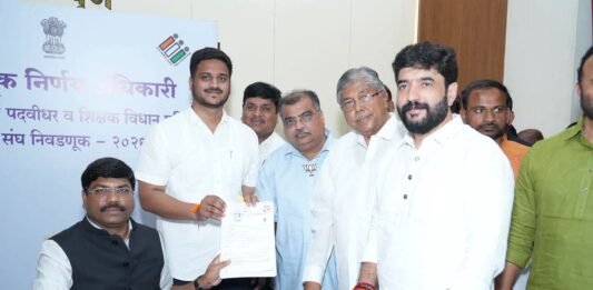 शिक्षक मित्र श्री. कौस्तुभ गावडे यांचा उमेदवारी अर्ज उत्साहात दाखल