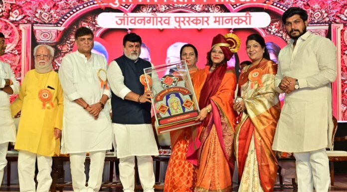लक्ष्मीमाता जीवनगौरव पुरस्काराने निकिता मोघे गौरवित